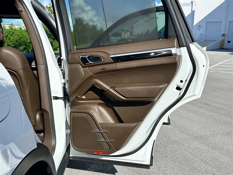 2017 Porsche 958 Cayenne S - Image 20 of 21