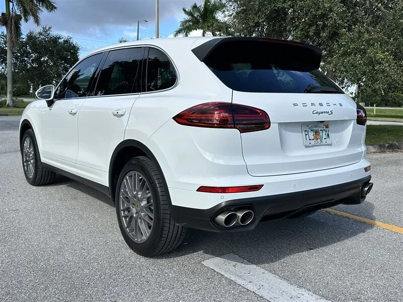 2017 Porsche 958 Cayenne S - Image 5 of 12