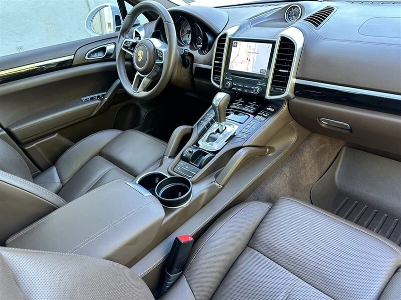 2017 Porsche 958 Cayenne S - Image 9 of 21