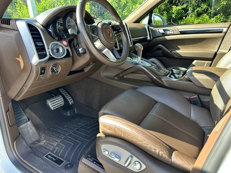 2017 Porsche 958 Cayenne S - Image 6 of 12
