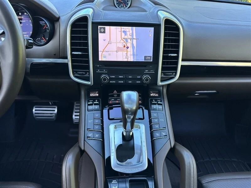 2017 Porsche 958 Cayenne S - Image 10 of 12
