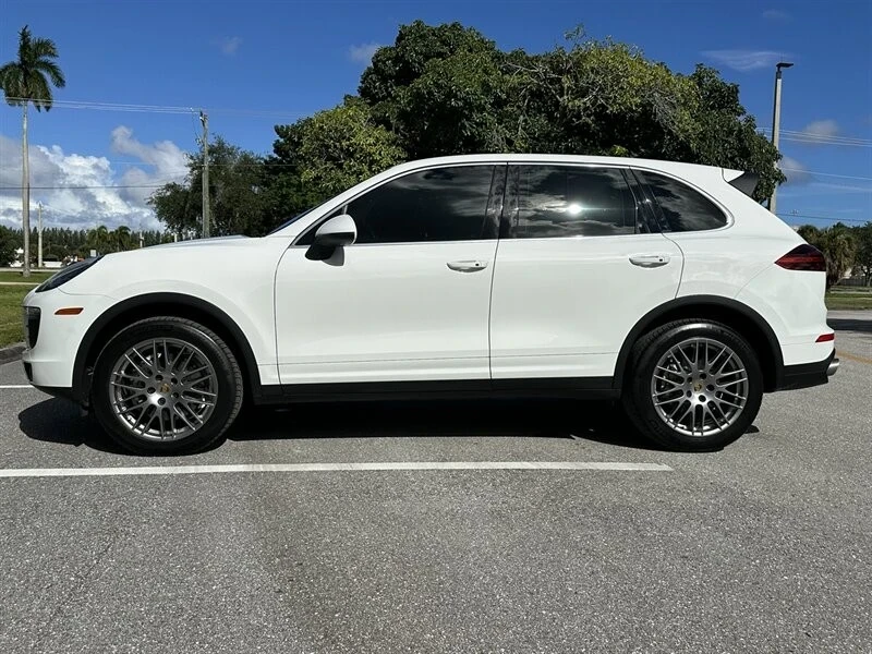 2017 Porsche 958 Cayenne S - Image 4 of 12