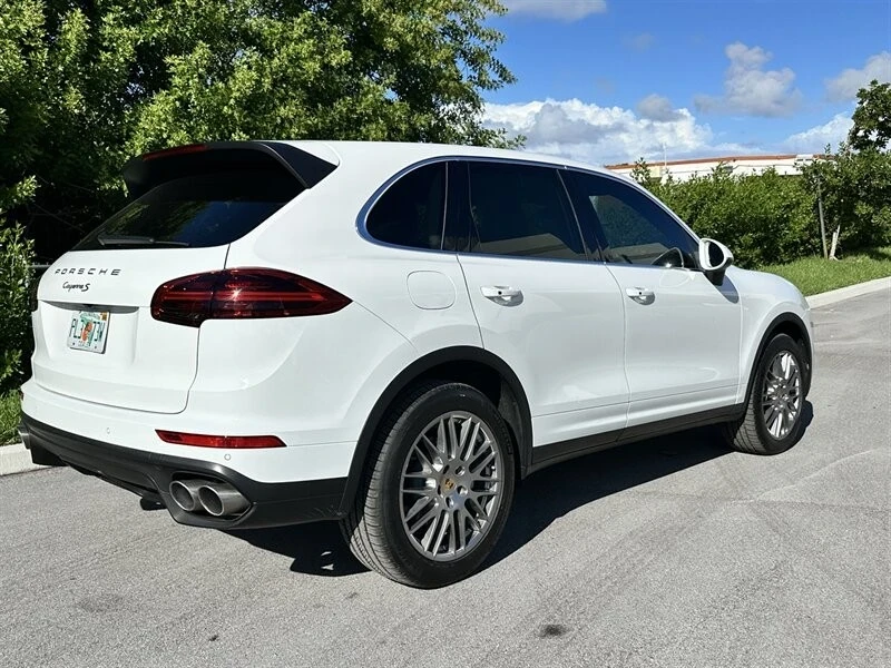 2017 Porsche 958 Cayenne S - Image 3 of 12
