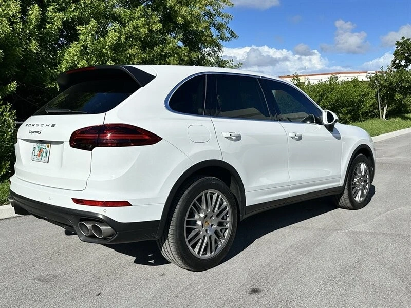 2017 Porsche 958 Cayenne S - Image 3 of 21