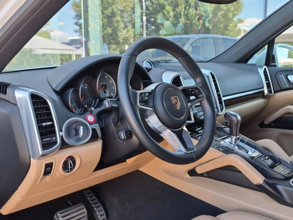 2017 Porsche 958 Cayenne S - Image 4 of 5