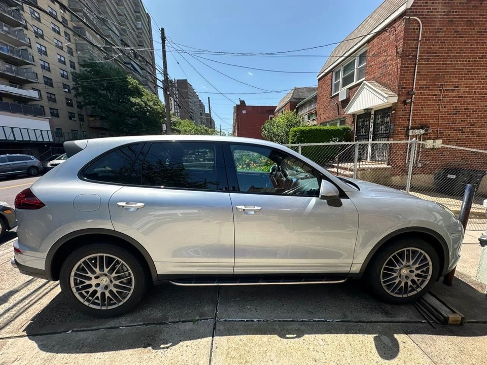 2017 Porsche 958 Cayenne S - Image 6 of 14
