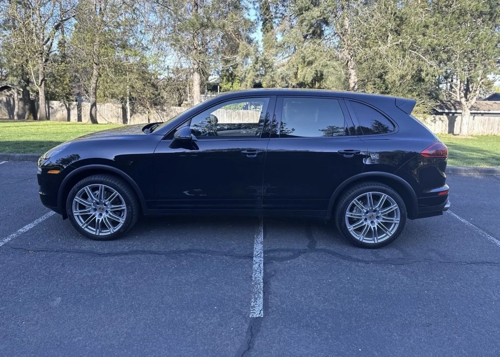 2017 Porsche 958 Cayenne S - Image 7 of 24