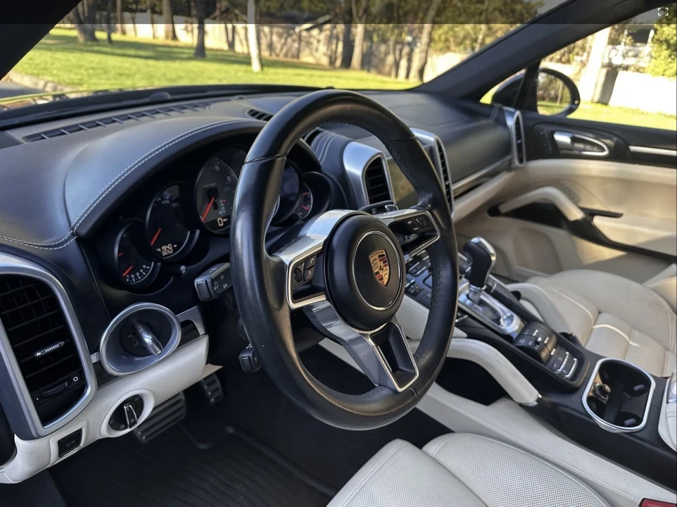 2017 Porsche 958 Cayenne S - Image 21 of 24