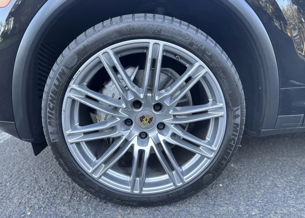 2017 Porsche 958 Cayenne S - Image 10 of 24