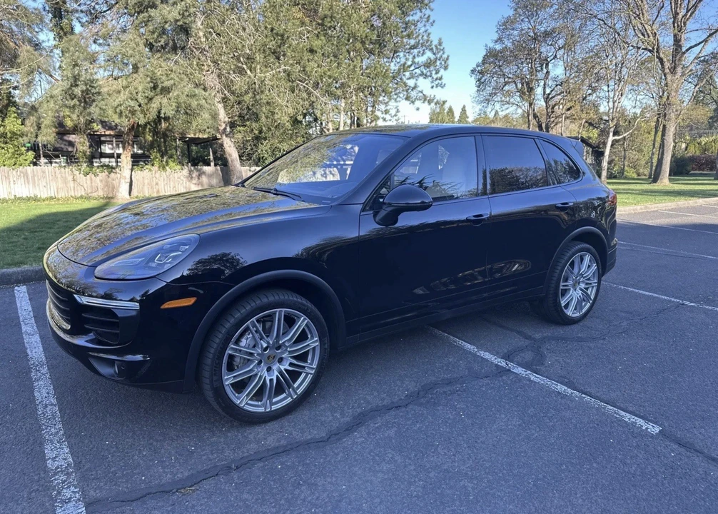 2017 Porsche 958 Cayenne S - Image 9 of 24