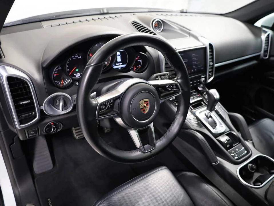 2017 Porsche 958 Cayenne S - Image 4 of 5