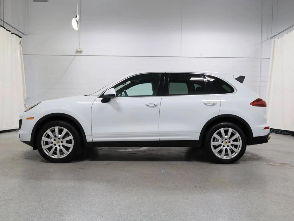 2017 Porsche 958 Cayenne S - Image 2 of 5