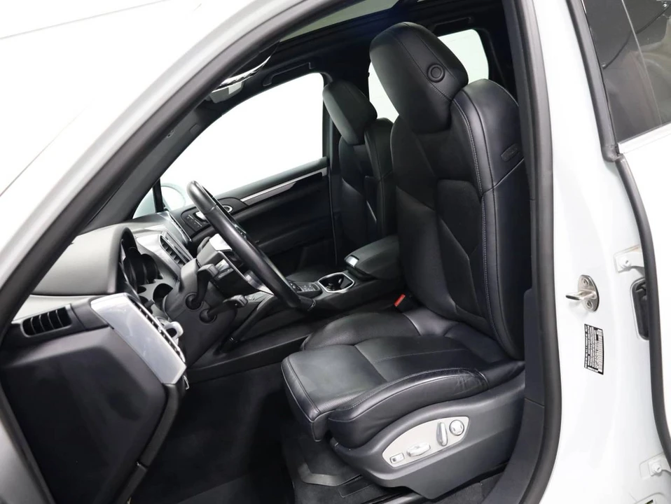 2017 Porsche 958 Cayenne S - Image 5 of 5
