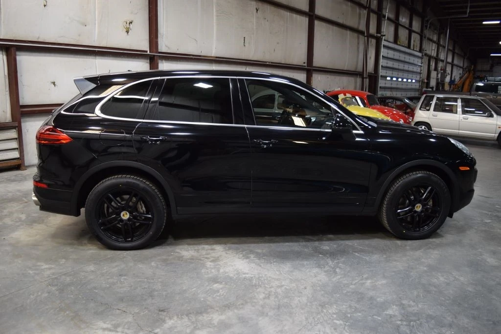 2017 Porsche 958 Cayenne S - Image 9 of 12