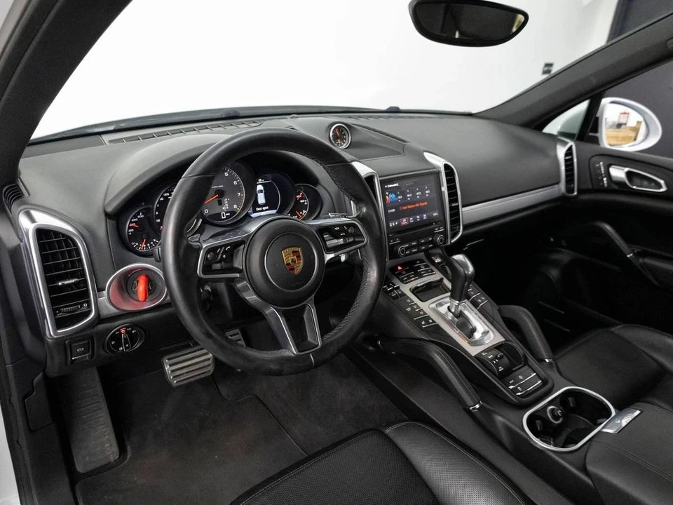 2017 Porsche 958 Cayenne S - Image 4 of 5