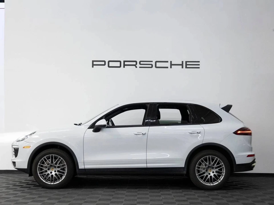 2017 Porsche 958 Cayenne S - Image 2 of 5