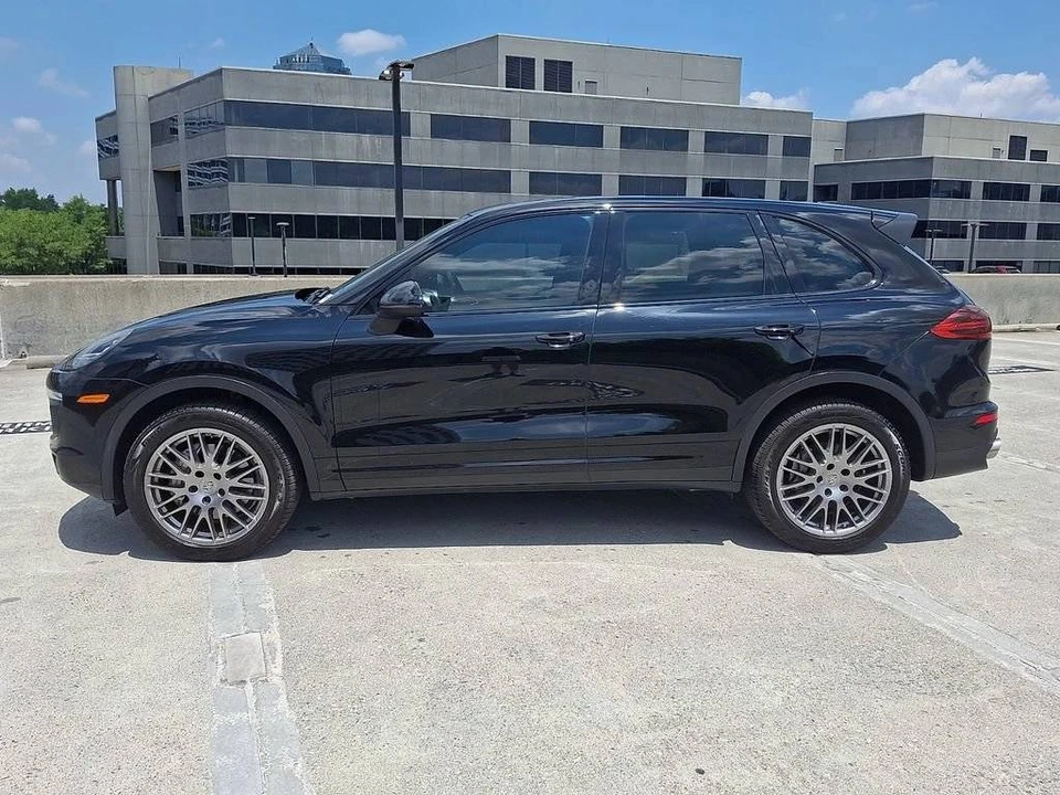 2017 Porsche 958 Cayenne S - Image 2 of 5