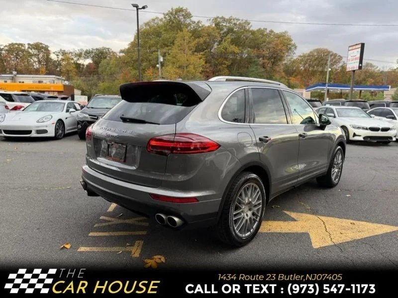 2017 Porsche 958 Cayenne S - Image 9 of 12
