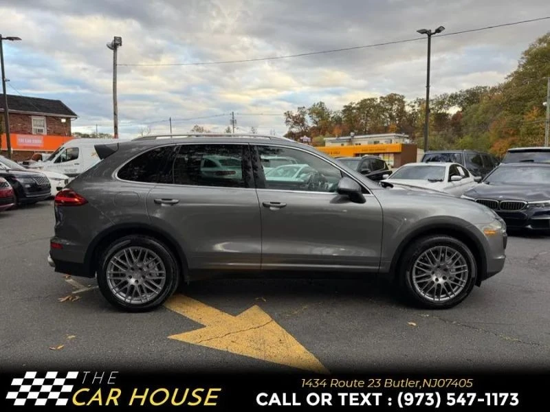 2017 Porsche 958 Cayenne S - Image 8 of 12