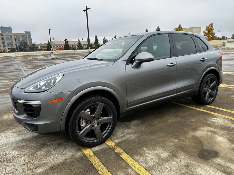 2017 Porsche 958 Cayenne S - Image 8 of 31