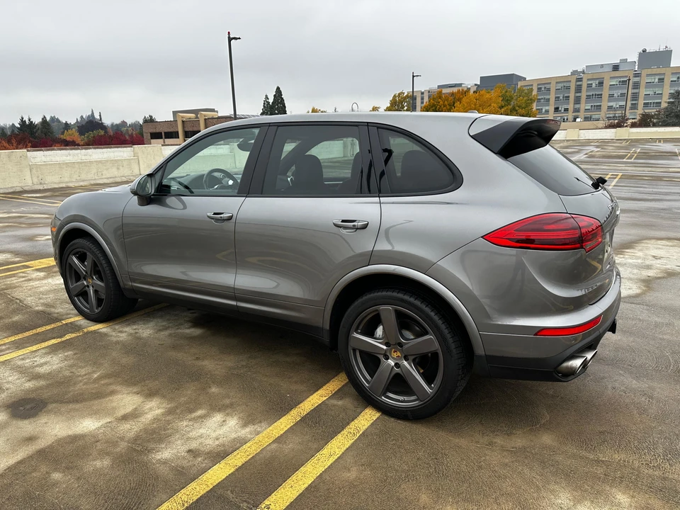 2017 Porsche 958 Cayenne S - Image 9 of 31