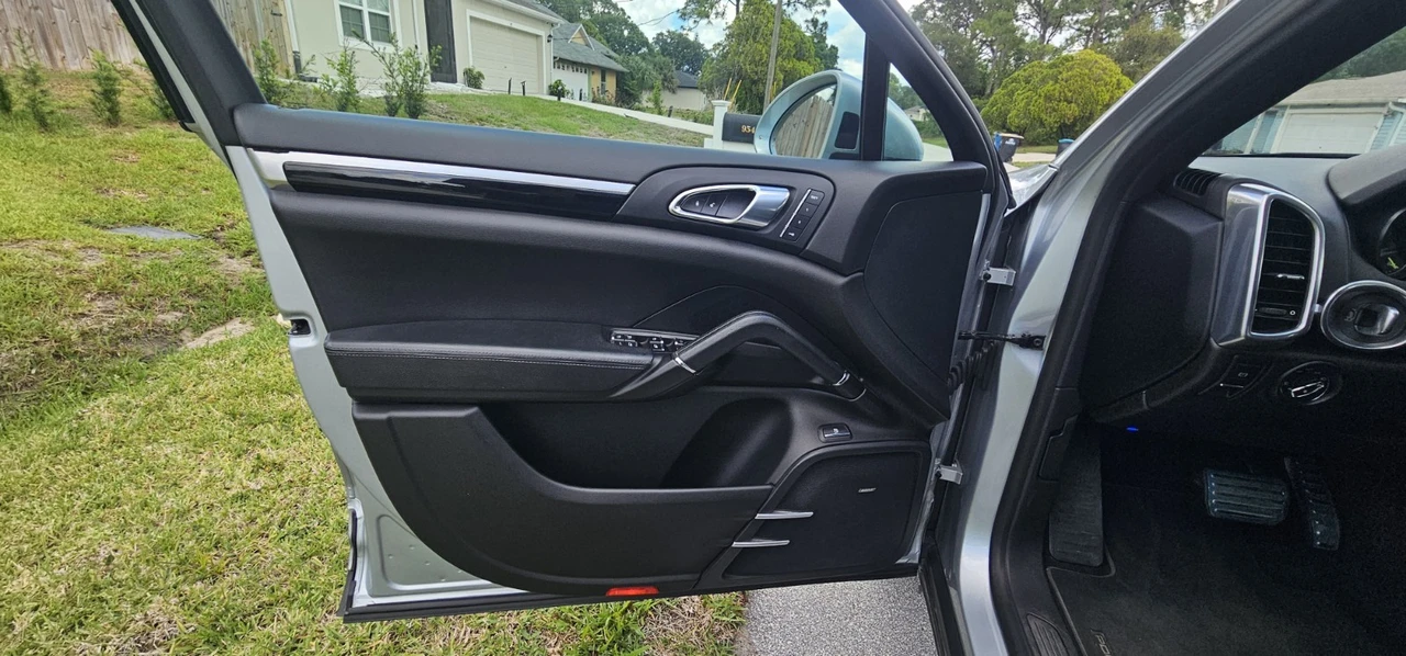 2017 Porsche 958 Cayenne - Image 11 of 22