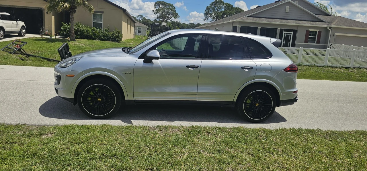 2017 Porsche 958 Cayenne - Image 2 of 22