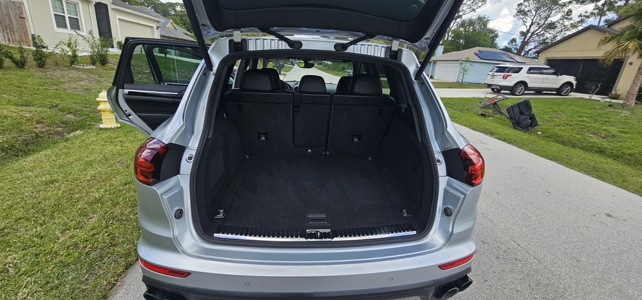 2017 Porsche 958 Cayenne - Image 16 of 22