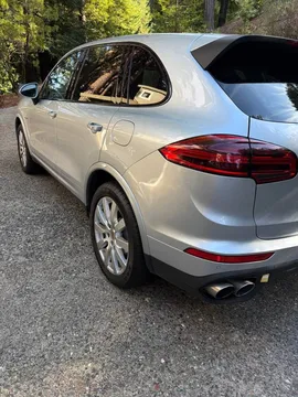 2017 Porsche Cayenne SE Platinum Edition