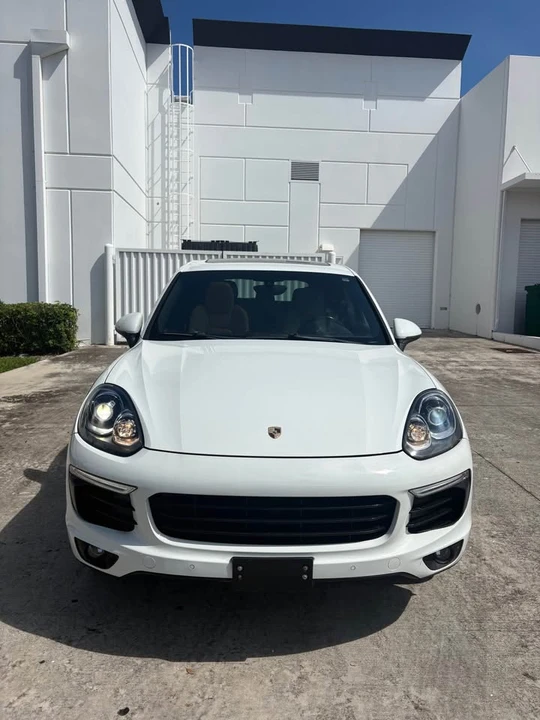 2017 Porsche 958 Cayenne - Image 2 of 16