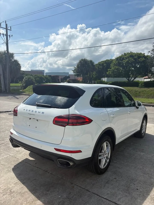 2017 Porsche 958 Cayenne - Image 4 of 16