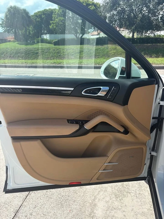 2017 Porsche 958 Cayenne - Image 11 of 16
