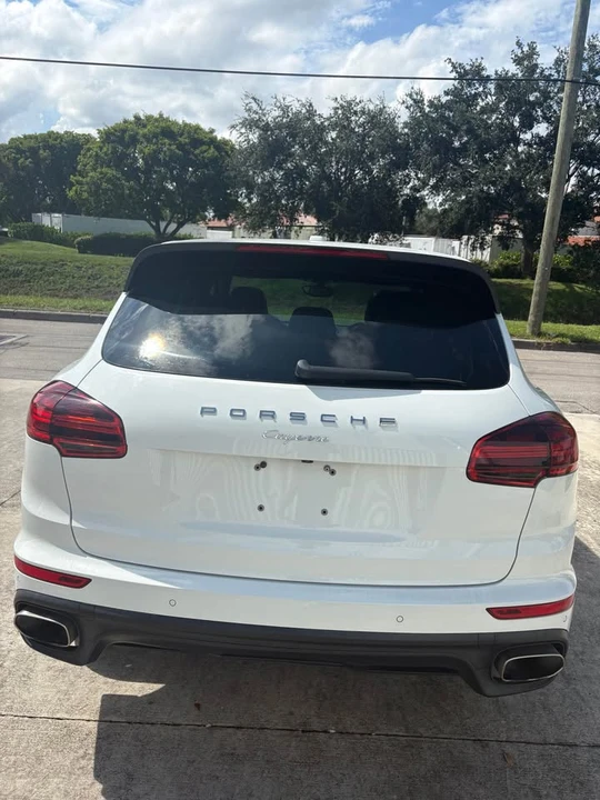 2017 Porsche 958 Cayenne - Image 6 of 16