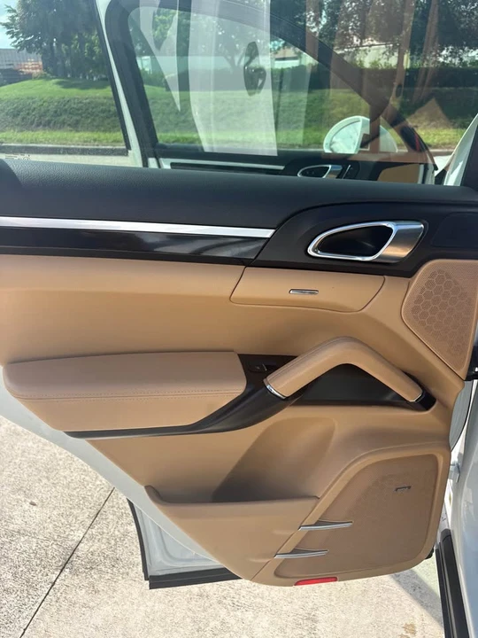 2017 Porsche 958 Cayenne - Image 9 of 16