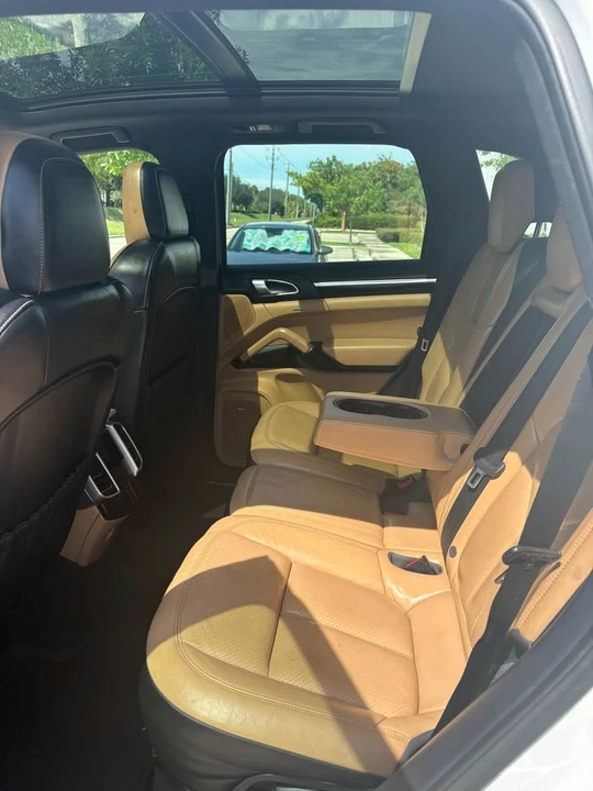 2017 Porsche 958 Cayenne - Image 10 of 16