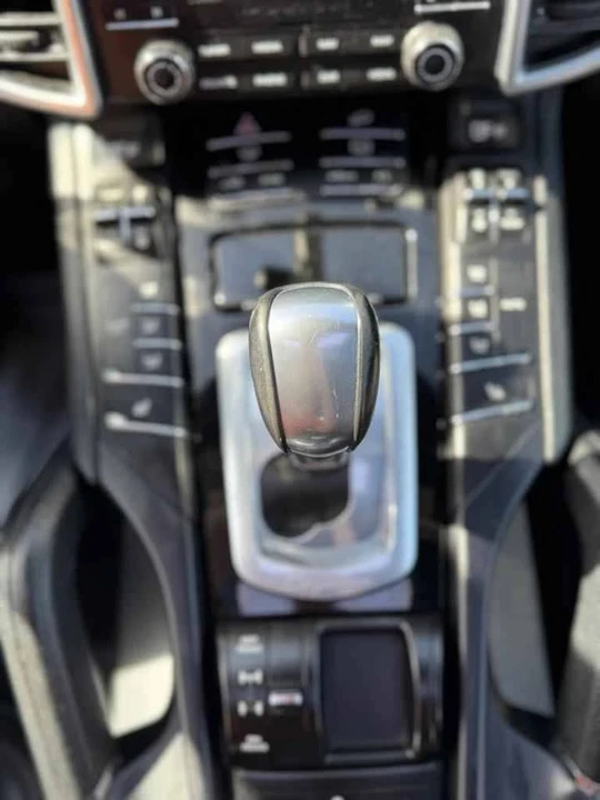 2017 Porsche 958 Cayenne - Image 14 of 16