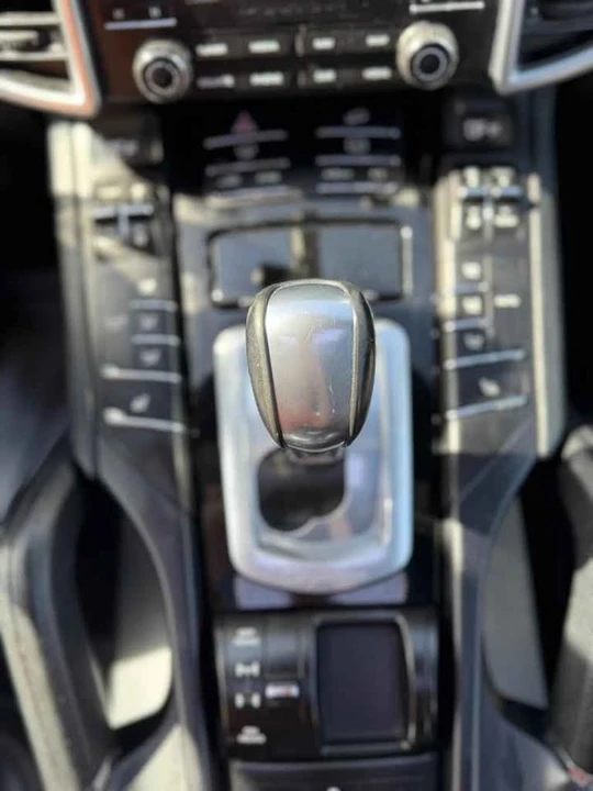 2017 Porsche 958 Cayenne - Image 14 of 16