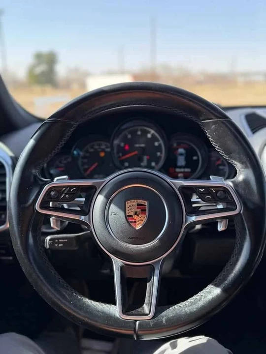 2017 Porsche 958 Cayenne - Image 12 of 16