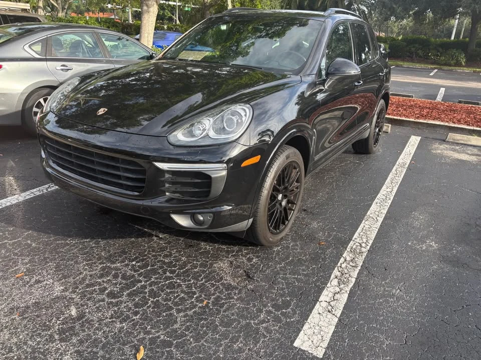 2017 Porsche 958 Cayenne - Image 10 of 14