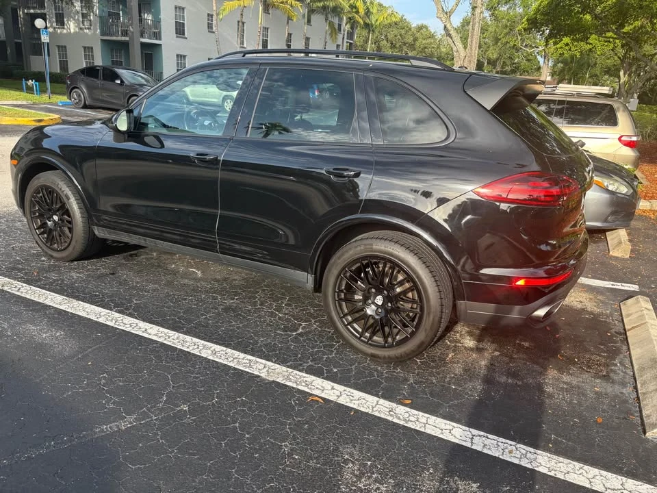 2017 Porsche 958 Cayenne - Image 9 of 14