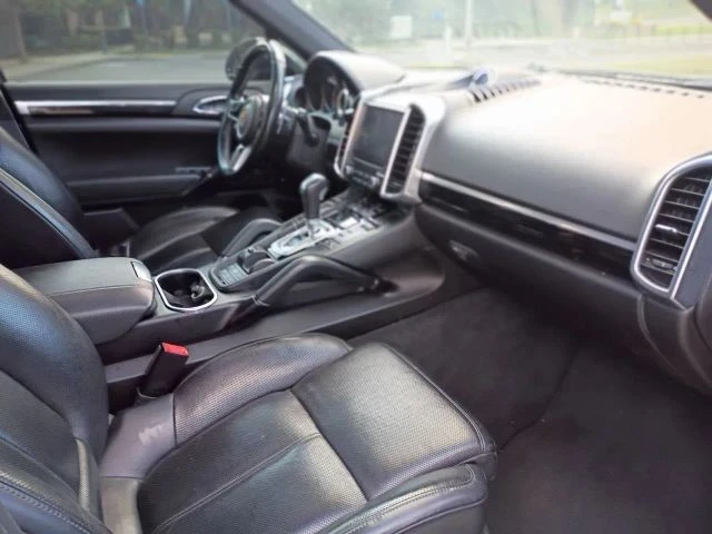 2017 Porsche 958 Cayenne - Image 16 of 21