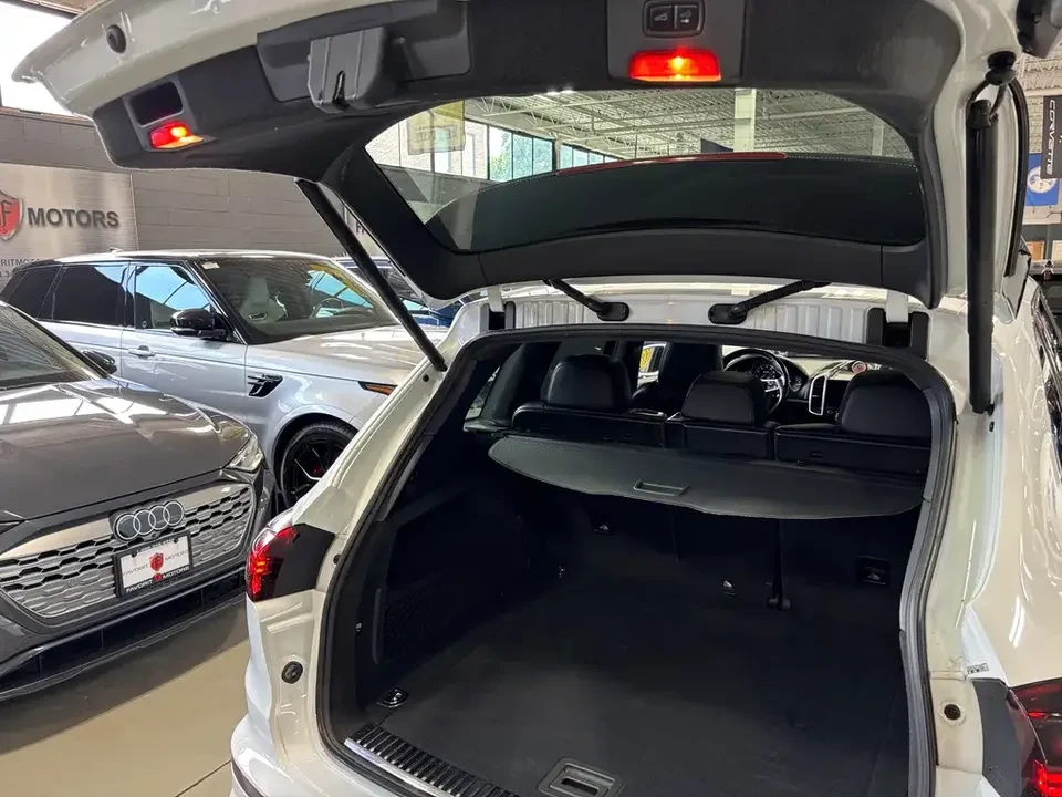 2017 Porsche 958 Cayenne Turbo - Image 5 of 19
