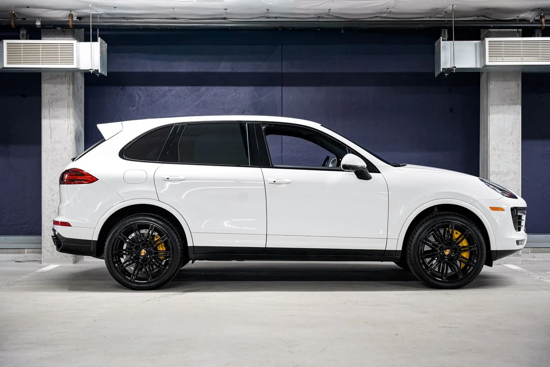 2017 Porsche 958 Cayenne Turbo S - Image 2 of 31