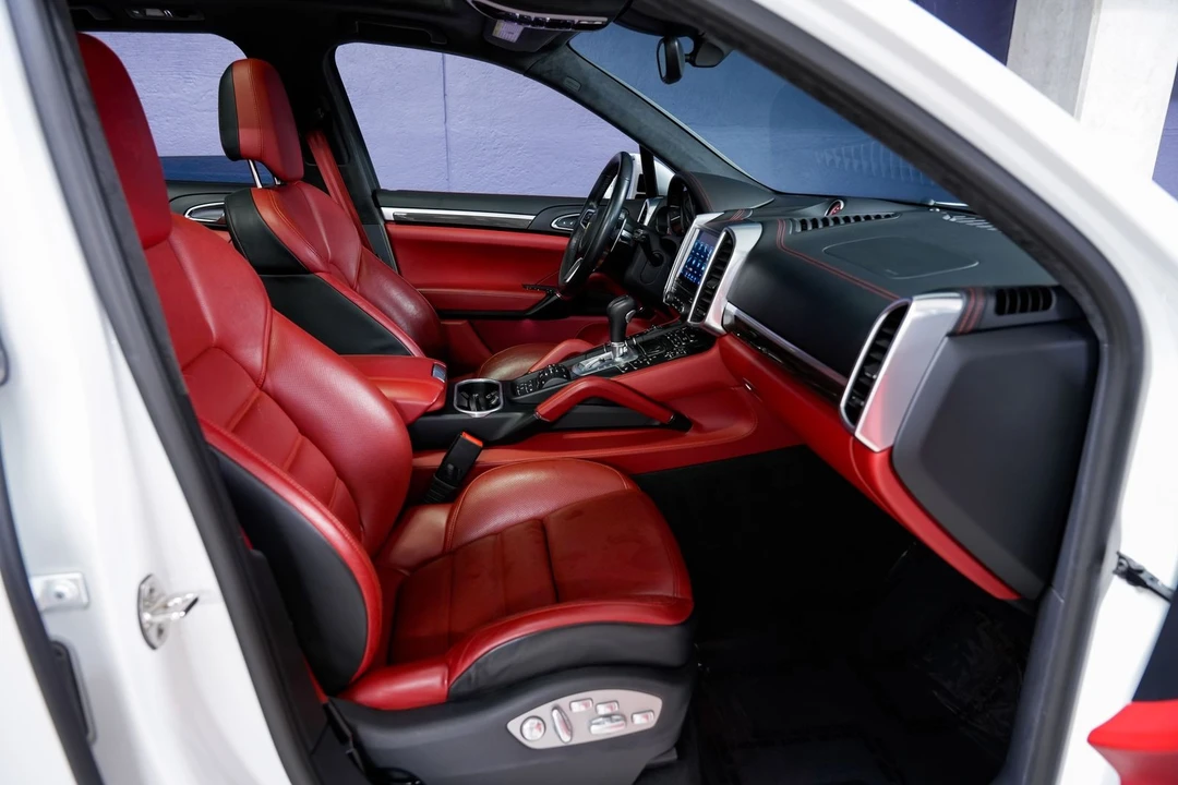 2017 Porsche 958 Cayenne Turbo S - Image 25 of 31