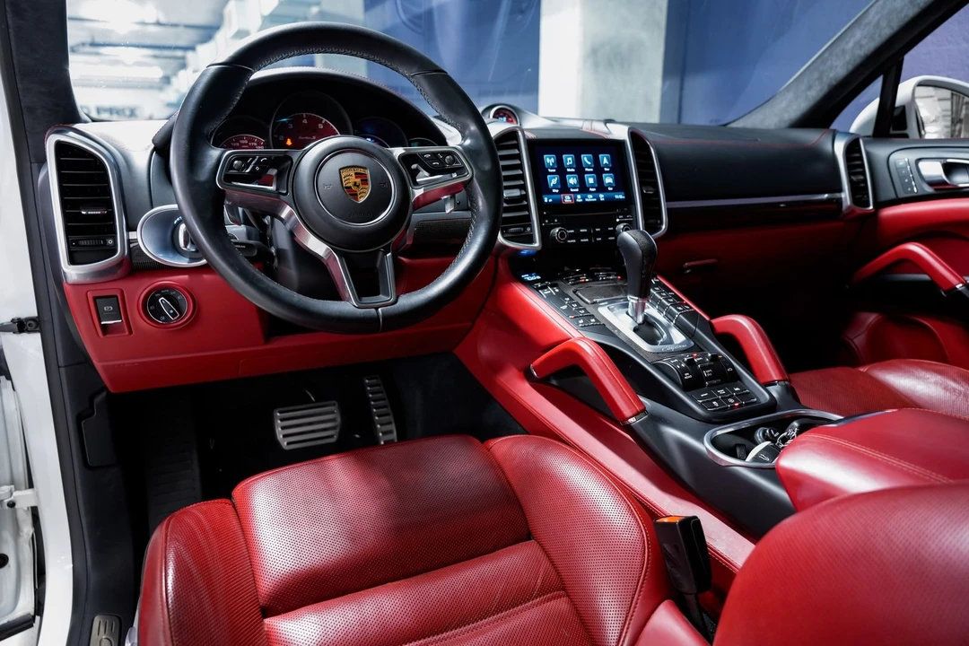 2017 Porsche 958 Cayenne Turbo S - Image 9 of 31