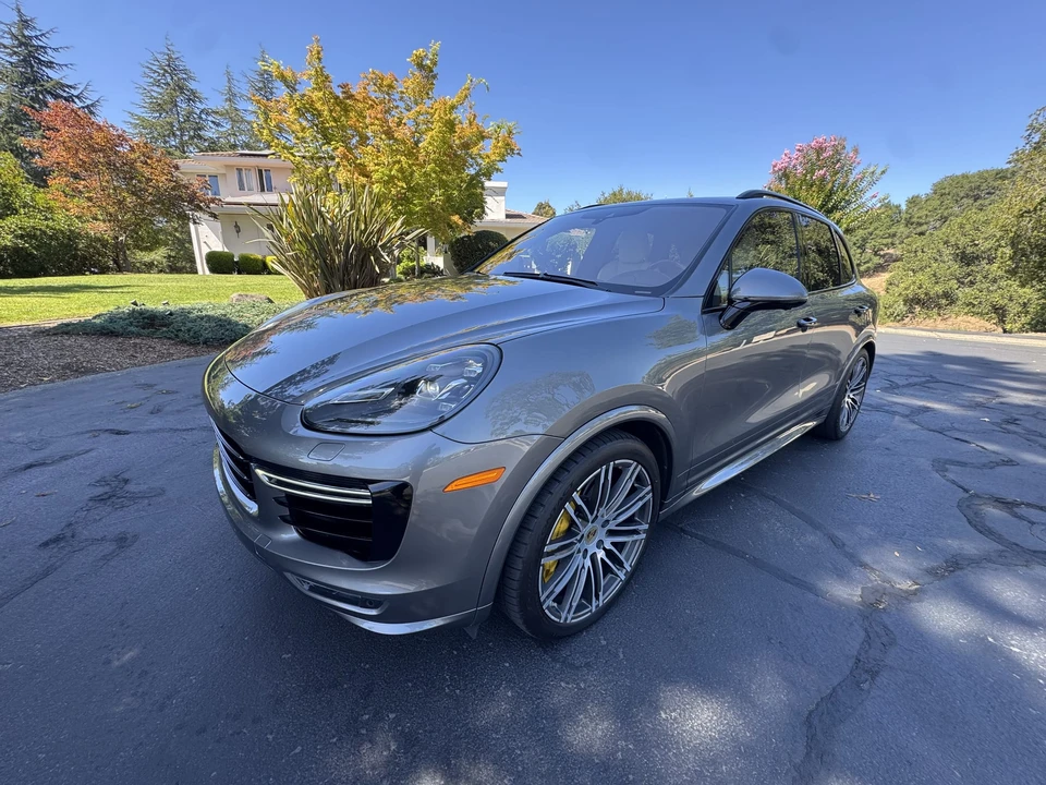 2017 Porsche 958 Cayenne Turbo S - Image 2 of 31
