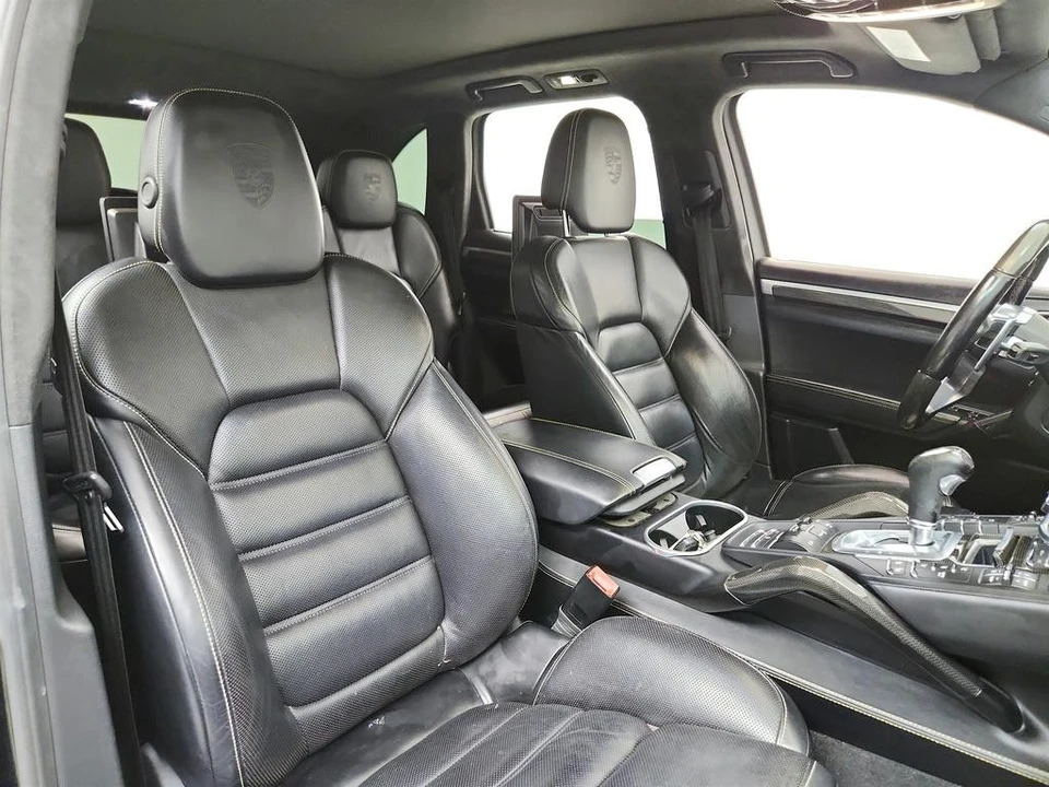 2017 Porsche 958 Cayenne Turbo - Image 28 of 31
