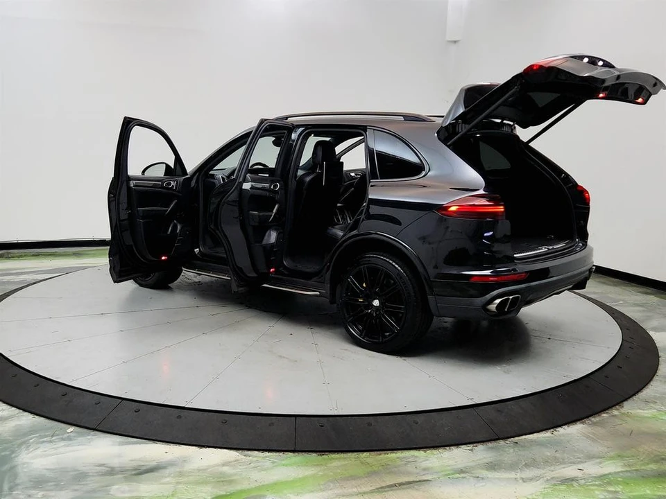 2017 Porsche 958 Cayenne Turbo - Image 12 of 31