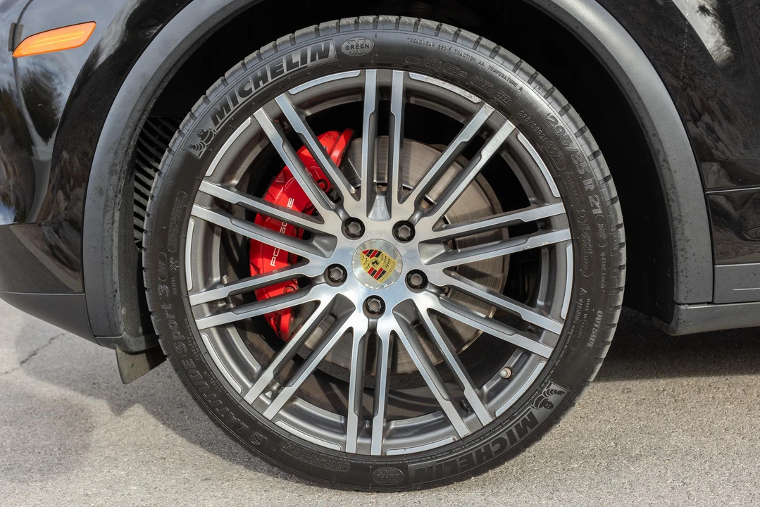 2017 Porsche 958 Cayenne Turbo - Image 18 of 31