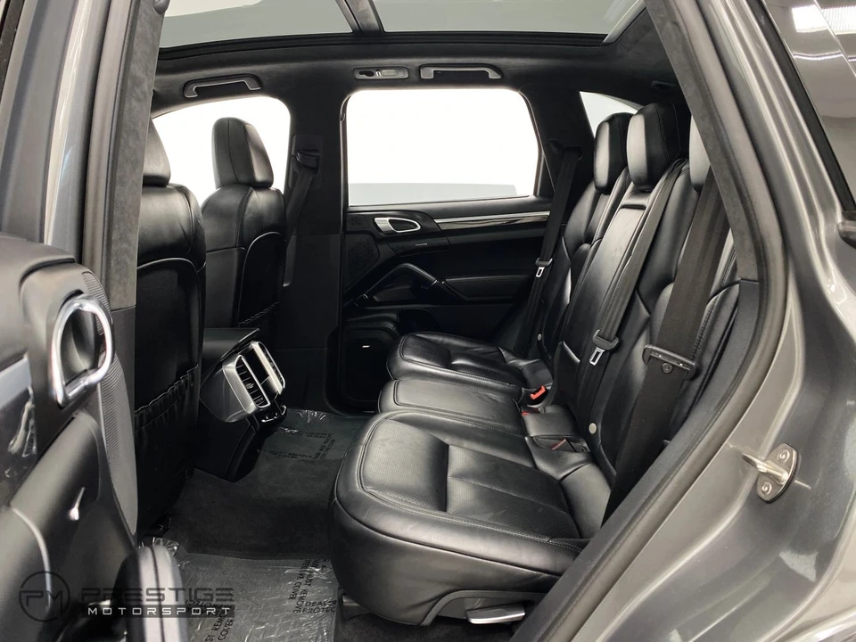 2017 Porsche - Image 24 of 31